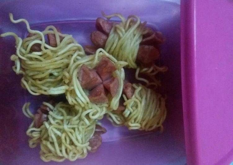 resep lengkap untuk Sosis mie (bekal anak sekolah)