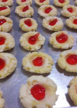 CRUNCHY STRAWBERRY CHEESE THUMBPRINT COOKIES (by.TINTINRAYNER)