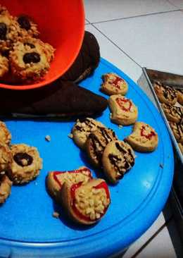 ChocoNut and stroberry jam thumbprint kukis RENYAH