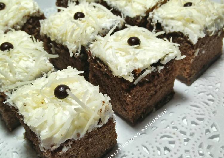 bahan dan cara membuat Sponge Cake Coklat Potong + Resep Buttercream #beranibaking