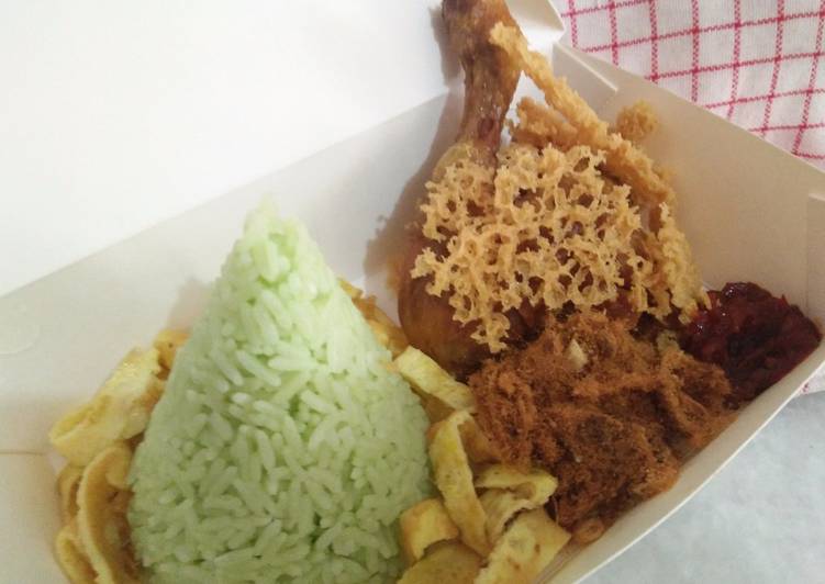 gambar untuk cara membuat Nasi Pandan Ayam Kremes