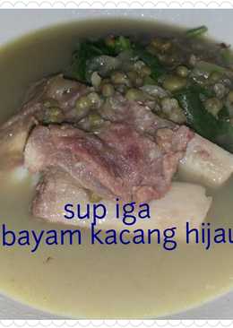 Sup iga with bayam kacang hijau