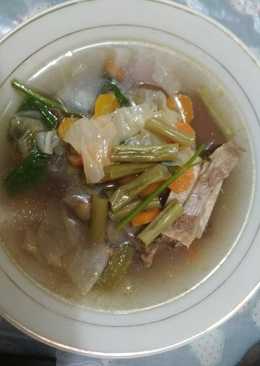 Sop iga bumbu padang