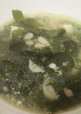 Sup ayam wakame