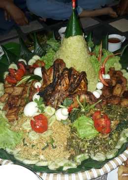 Tumpeng nasi hijau A la ku