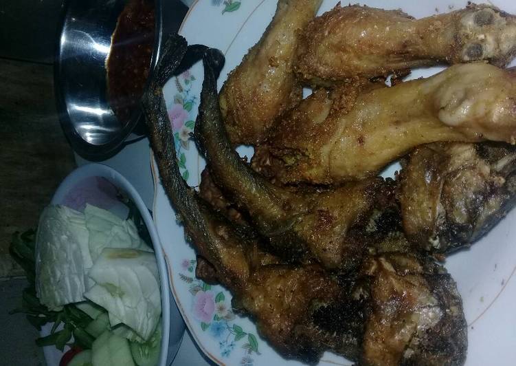 bahan dan cara membuat Ayam dan lele goreng simpel #bantu manten baru#