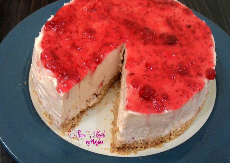 Resep Strawberry cheesecake no bake Dari Najma Fiq