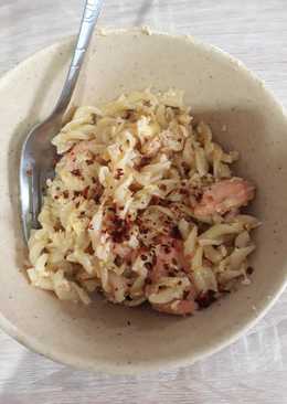 Cheese egg salmon pasta