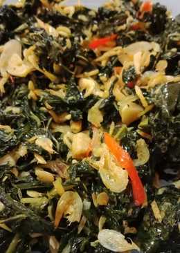 Tumis daun singkong
