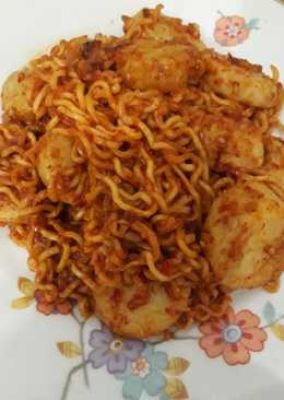 Mie Instan Lontong Goreng