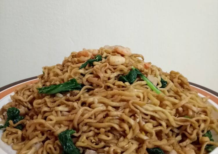 bahan dan cara membuat Mie Goreng Seafood Ulang Tahun