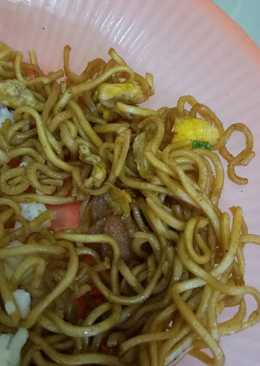 Mie goreng simple, tanpa iris bawang (bisa untuk balita)