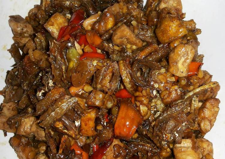 Resep Sambel goreng campur,tempe,tahu,ikan asin. Karya Melinda