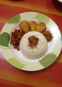 Nasi Uduk / Sego Gurih ala yangti Aish