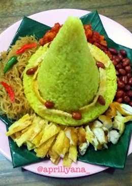 Nasi Kuning Tumpeng