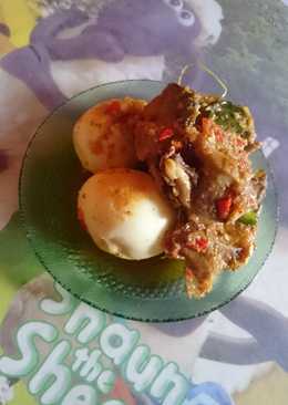 Kerongkongan ayam dan telur rica-rica