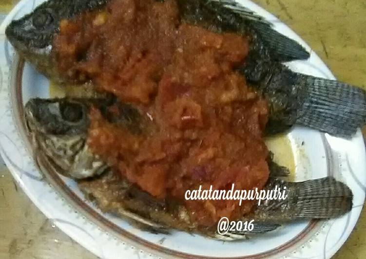 resep makanan Tilapia Garing Siram Saus Rica Rica