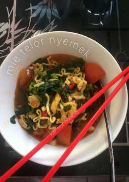 Mie telor nyemek