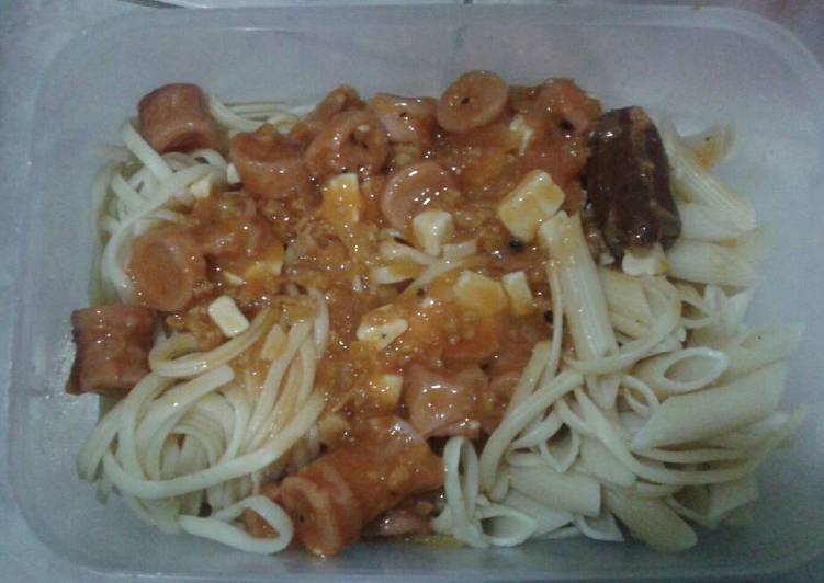 resep lengkap untuk Fettucini Macaroni Saus Bolognesse