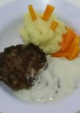 Beef Paddy Steak with Mashed Potato and Mushroom Sauce