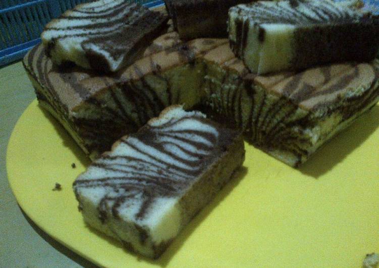 cara membuat 12. Ogura Zebra Cake