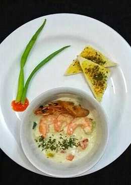 Creamy seafood chowder