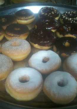 Donat white ring dengan glaze sederhana