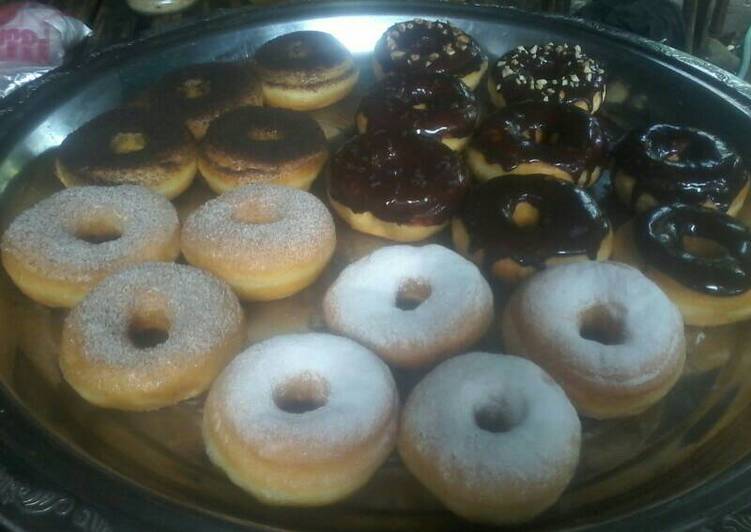 gambar untuk cara membuat Donat white ring dengan glaze sederhana