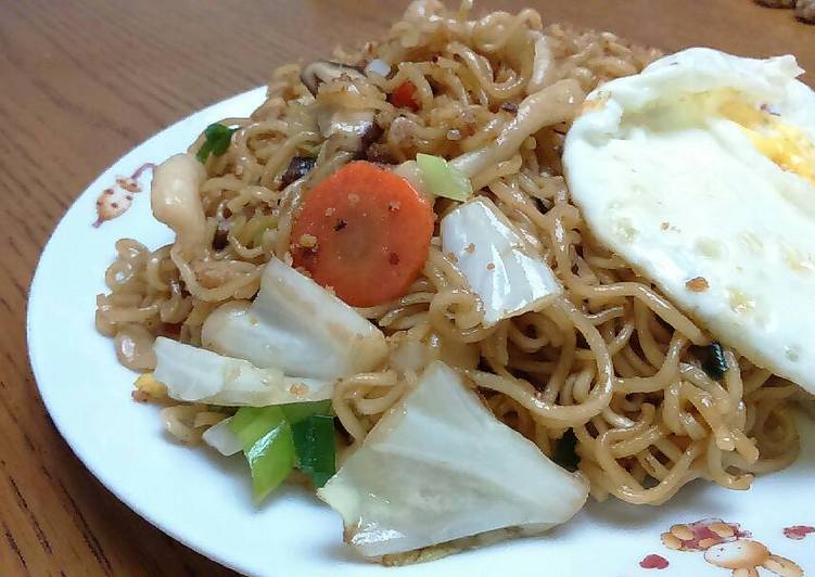  Resep  Mie  goreng  instan  TASTY oleh Dewia Sekar Cookpad