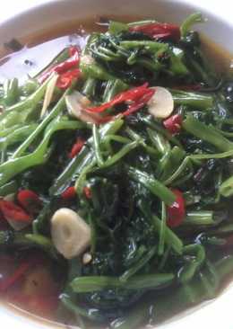 Tumis kangkung ikan asin