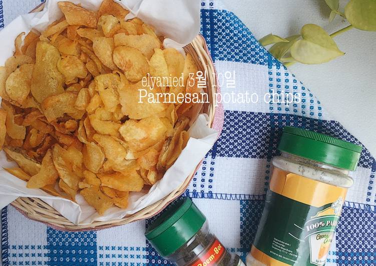 resep lengkap untuk Parmesan potato chips