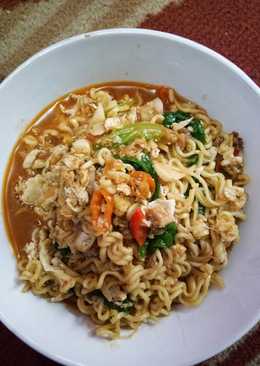 Mie goreng kuah pedas