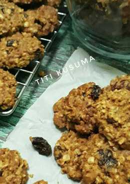 Crunchy oatmeal raisin cookies