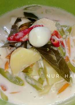 Gulai putih buncis,wortel, kentang dan telur puyuh