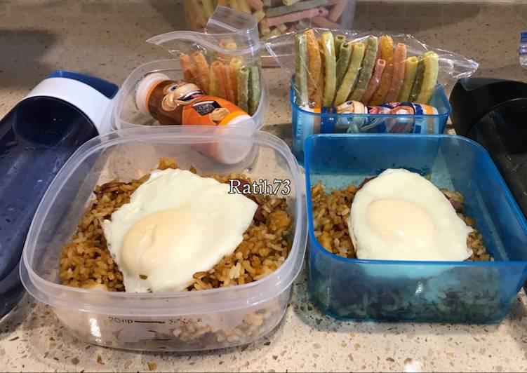 resep lengkap untuk Fried Rice with Sausage and Egg Bekal Anak