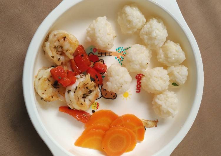 cara membuat Cheesy rice balls with shrimp butter paprika + steam carrots (mpasi 10m+)
