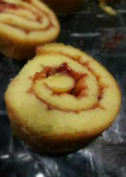 Bolu gulung strawberry "amatir"ðŸ˜Š