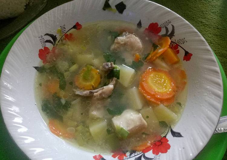 Resep Sup ayam kentang  wortel oleh Riri Cookpad