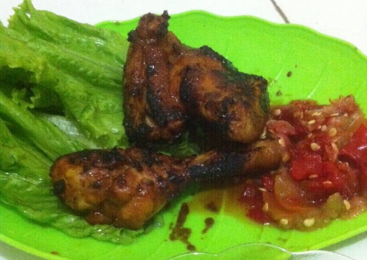 Resep Ayam bakar sambal mentah oleh Vinno Ochy - Cookpad