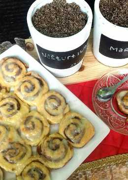 Cinnamon roll with cream cheese