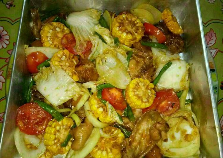 gambar untuk resep makanan Ayam Panggang dengan Bakso dan Sayuran