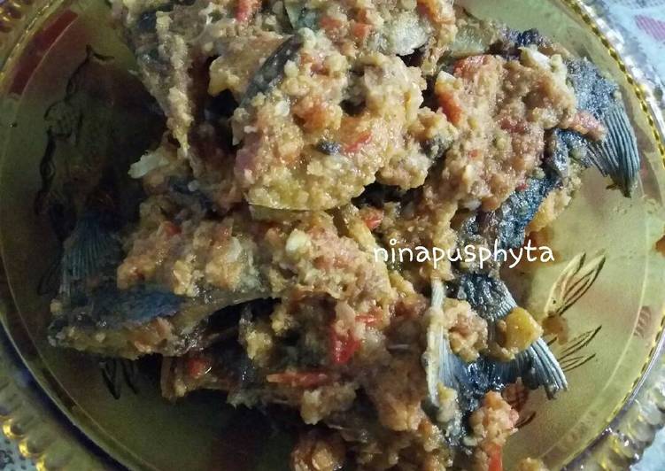 Resep Ikan Bawal Goreng Pedas Asam Manis Oleh ninapuspita