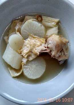Sup segar (ayam, kembang tahu dan lobak)