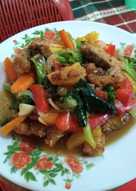 Nila goreng siram sayur asam manis