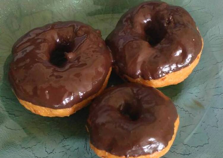 bahan dan cara membuat Donat Kentang Green Tea Topping Cokelat