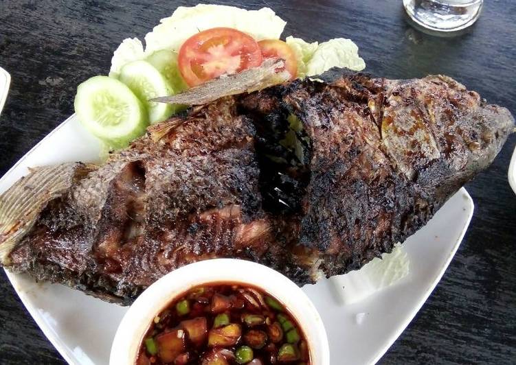 resep lengkap untuk Ikan mas atau nila bakar