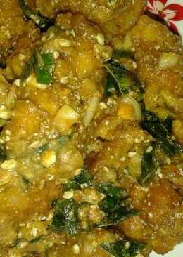 Ayam goreng kuning telor asin