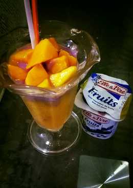 Mango Juice with Yoghurt