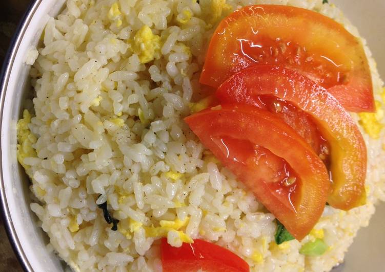  Resep  Nasi  Goreng  Putih  Simple  ala Aliya  oleh Aliya A 