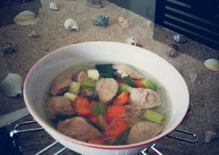 bahan dan cara membuat Sop Sayur Bakso